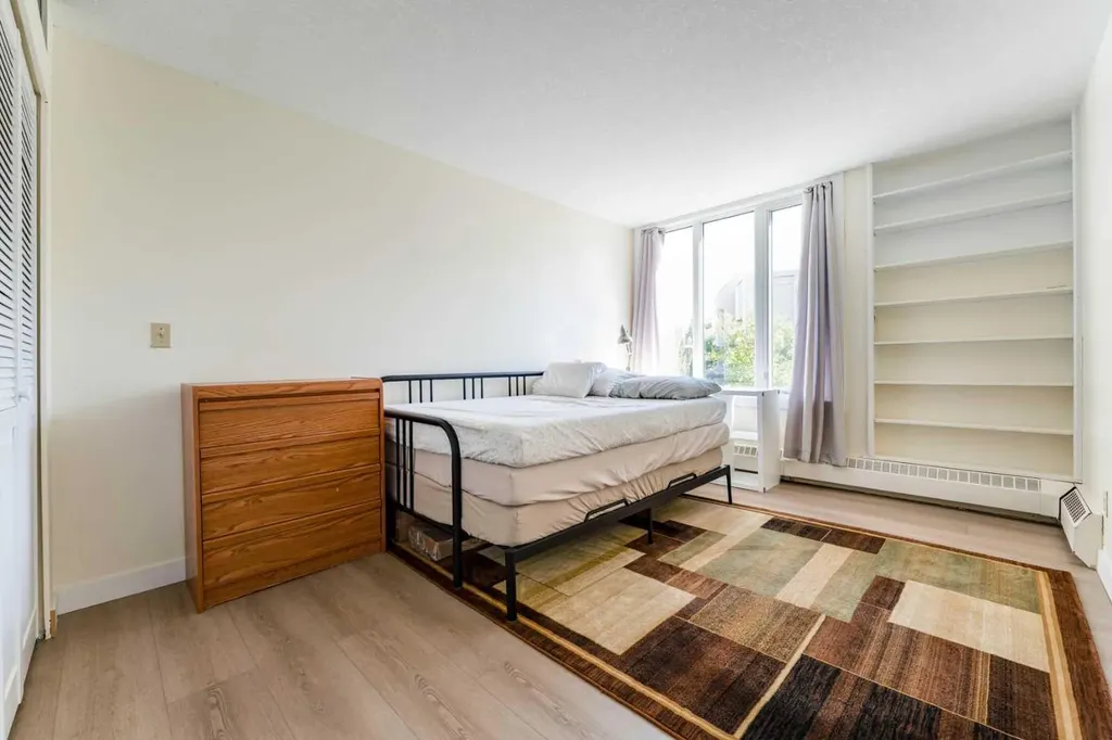 3747 42 Street NW Calgary AB T3A 2W4