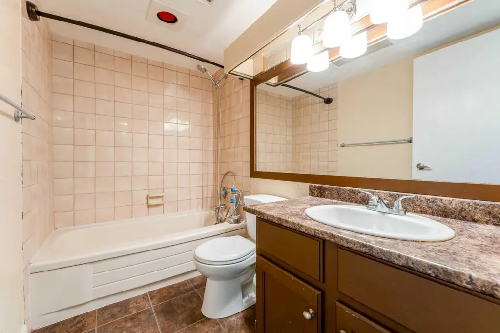 3747 42 Street NW Calgary AB T3A 2W4