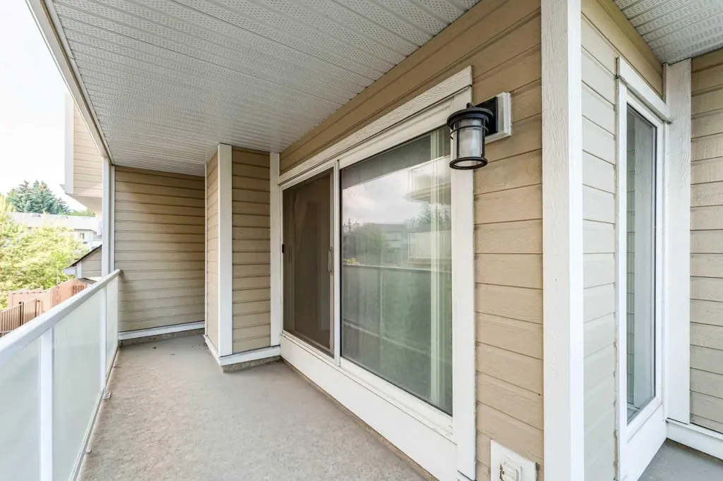 3747 42 Street NW Calgary AB T3A 2W4