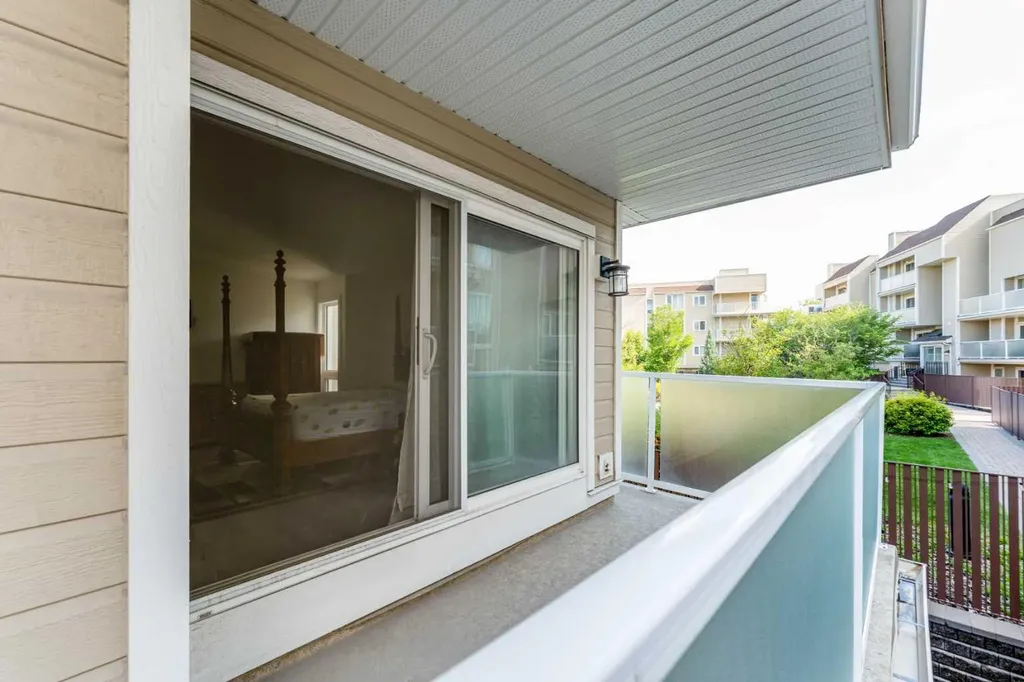 3747 42 Street NW Calgary AB T3A 2W4