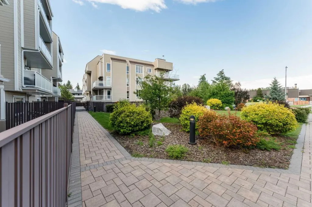 3747 42 Street NW Calgary AB T3A 2W4