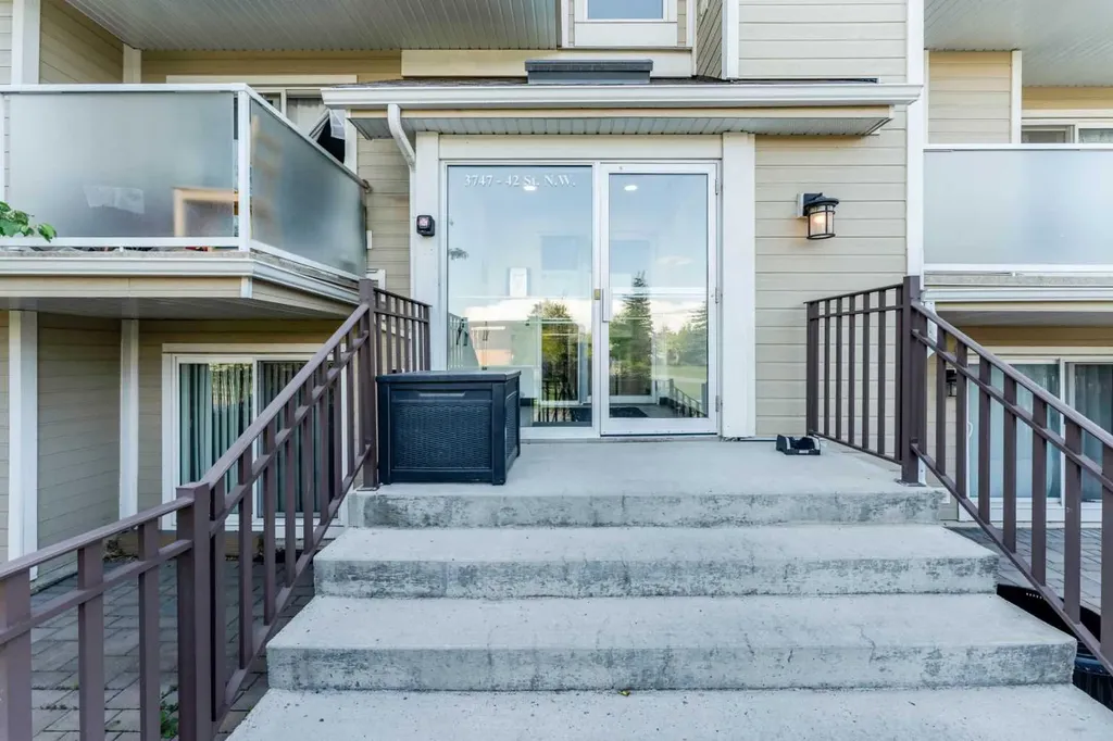3747 42 Street NW Calgary AB T3A 2W4