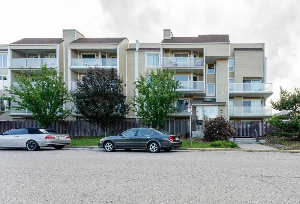 3747 42 Street NW Calgary AB T3A 2W4
