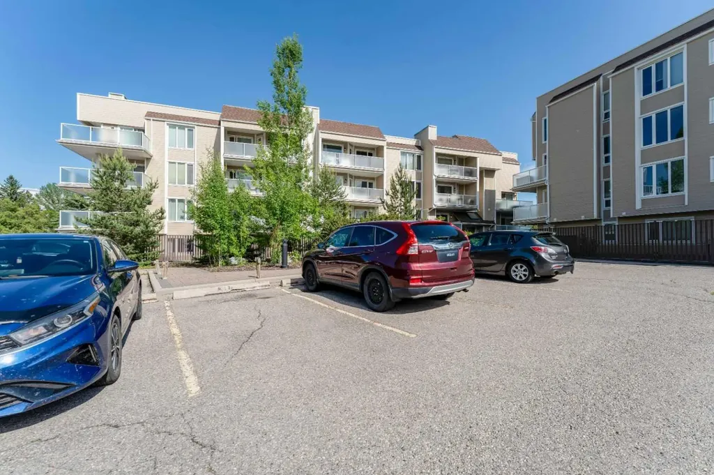 3747 42 Street NW Calgary AB T3A 2W4