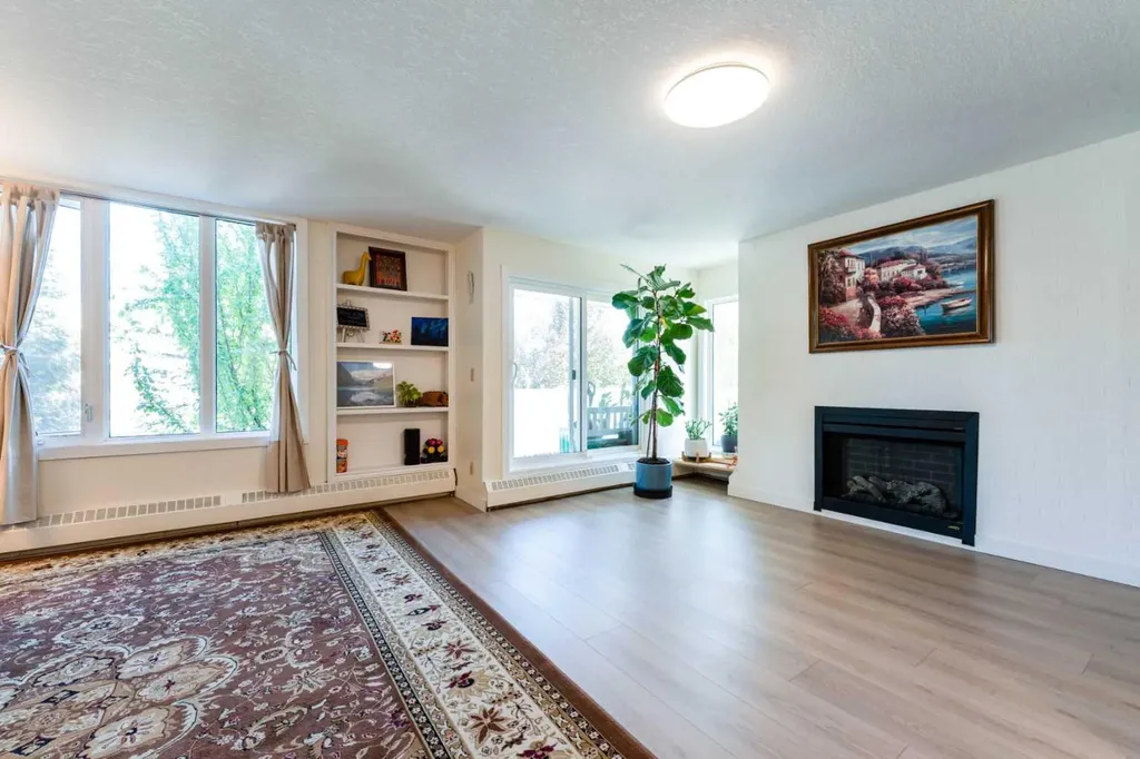 3747 42 Street NW Calgary AB T3A 2W4