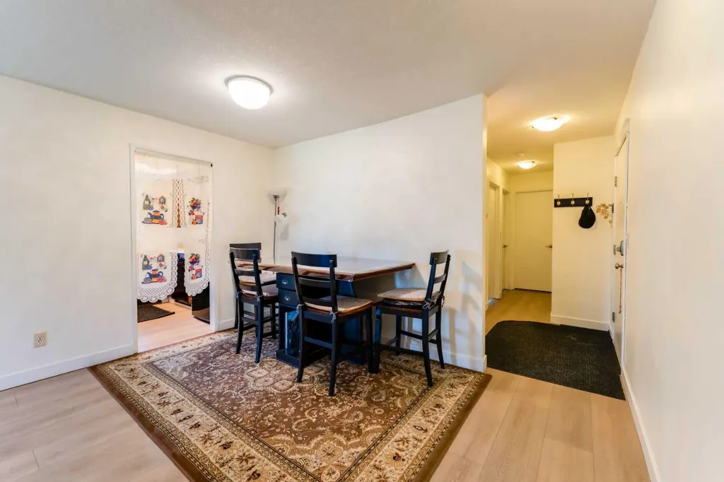 3747 42 Street NW Calgary AB T3A 2W4