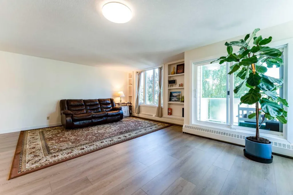 3747 42 Street NW Calgary AB T3A 2W4