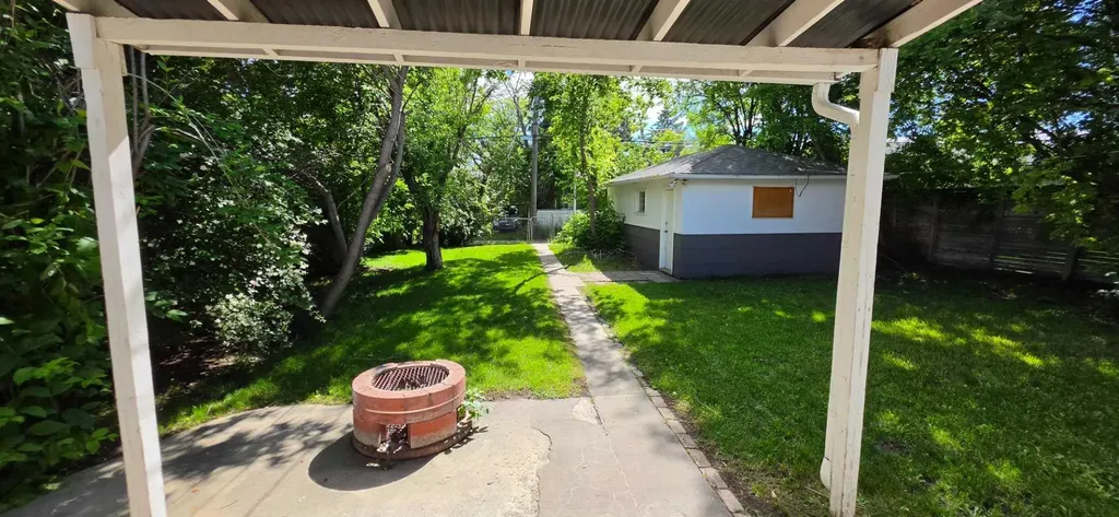 2515 Cochrane Road NW Calgary AB T2M 4H8