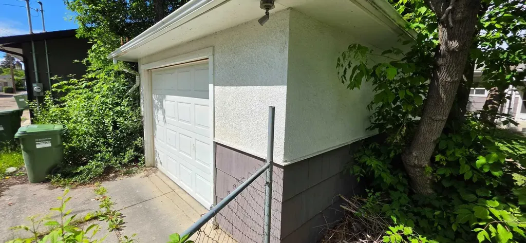 2515 Cochrane Road NW Calgary AB T2M 4H8