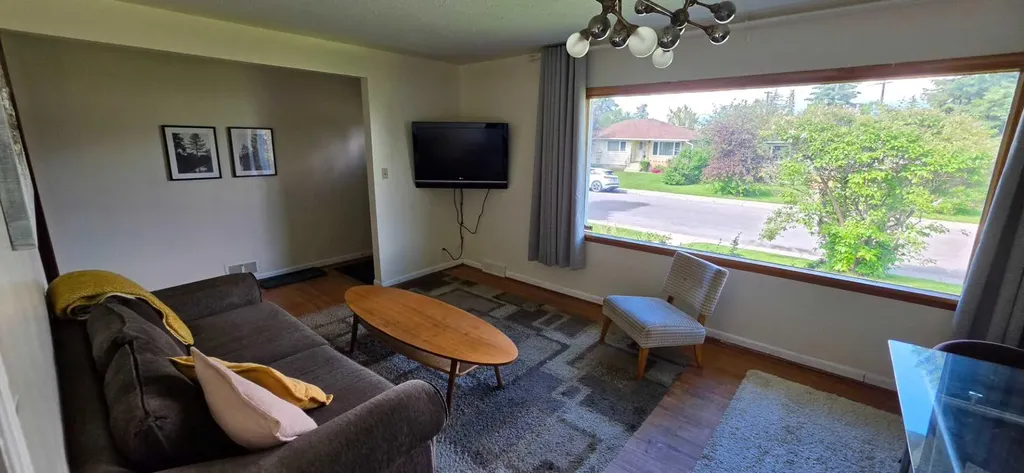2515 Cochrane Road NW Calgary AB T2M 4H8