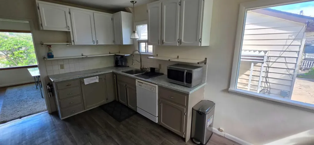 2515 Cochrane Road NW Calgary AB T2M 4H8