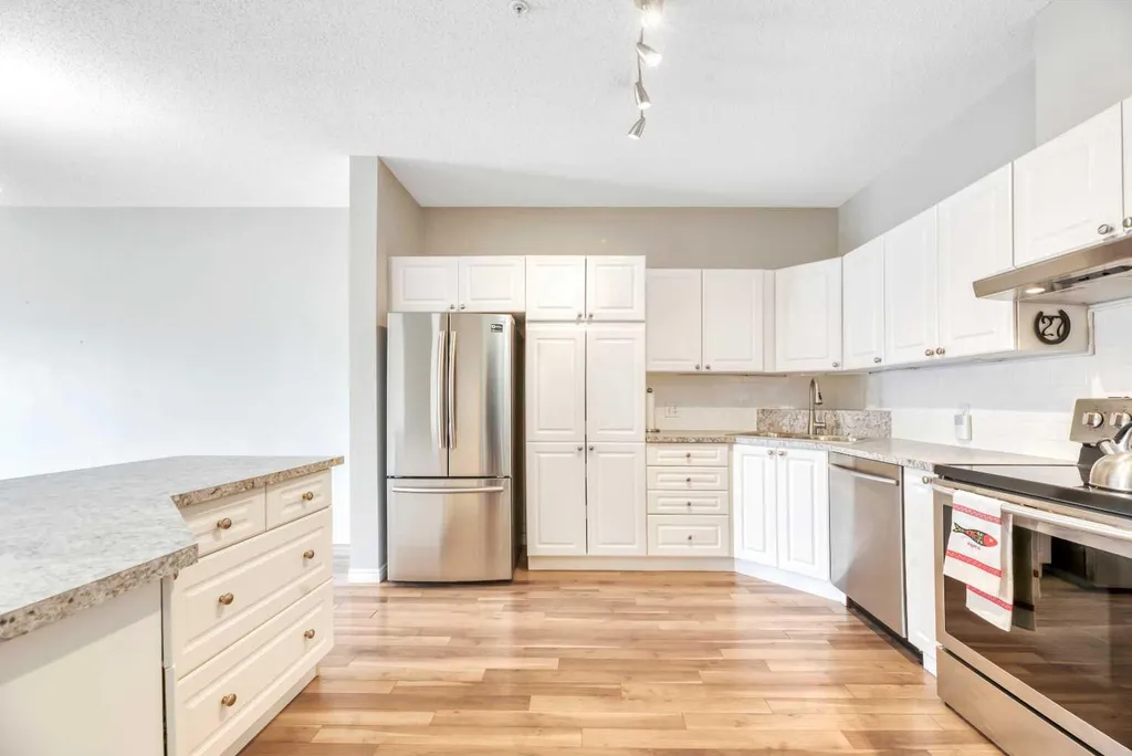 5201 Dalhousie Drive NW Calgary AB T3A5Y7