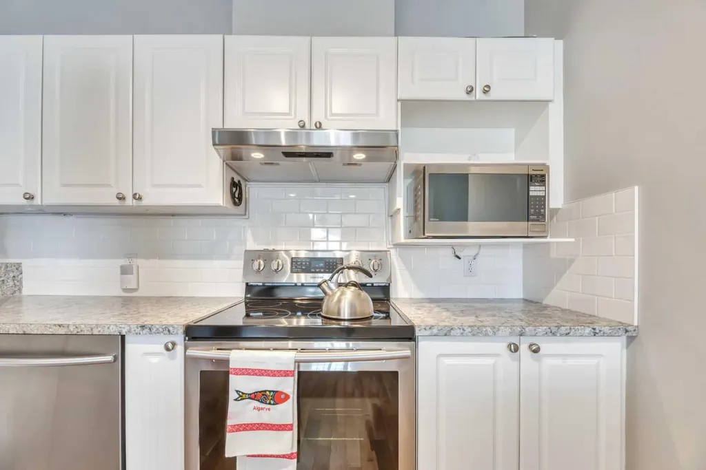 5201 Dalhousie Drive NW Calgary AB T3A5Y7