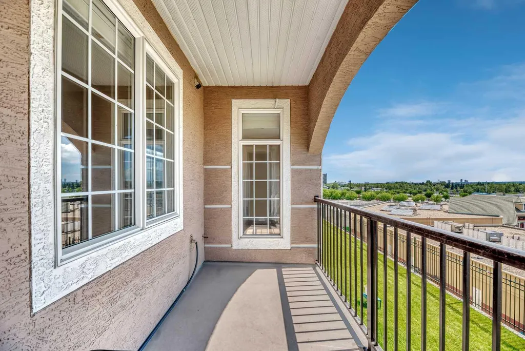 5201 Dalhousie Drive NW Calgary AB T3A5Y7