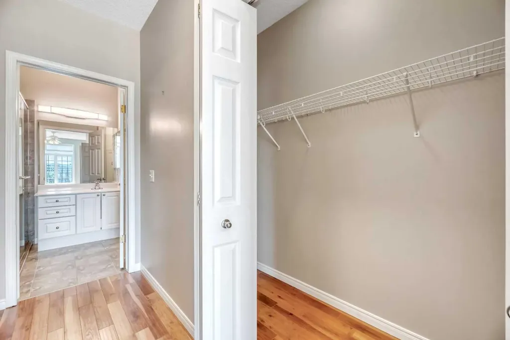 5201 Dalhousie Drive NW Calgary AB T3A5Y7