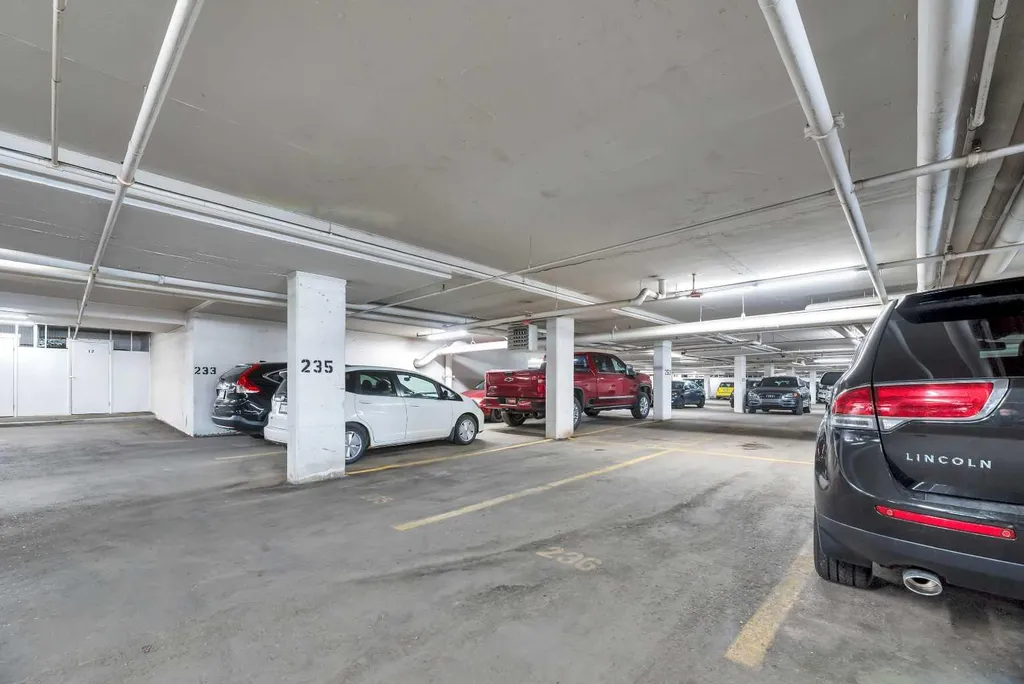 5201 Dalhousie Drive NW Calgary AB T3A5Y7