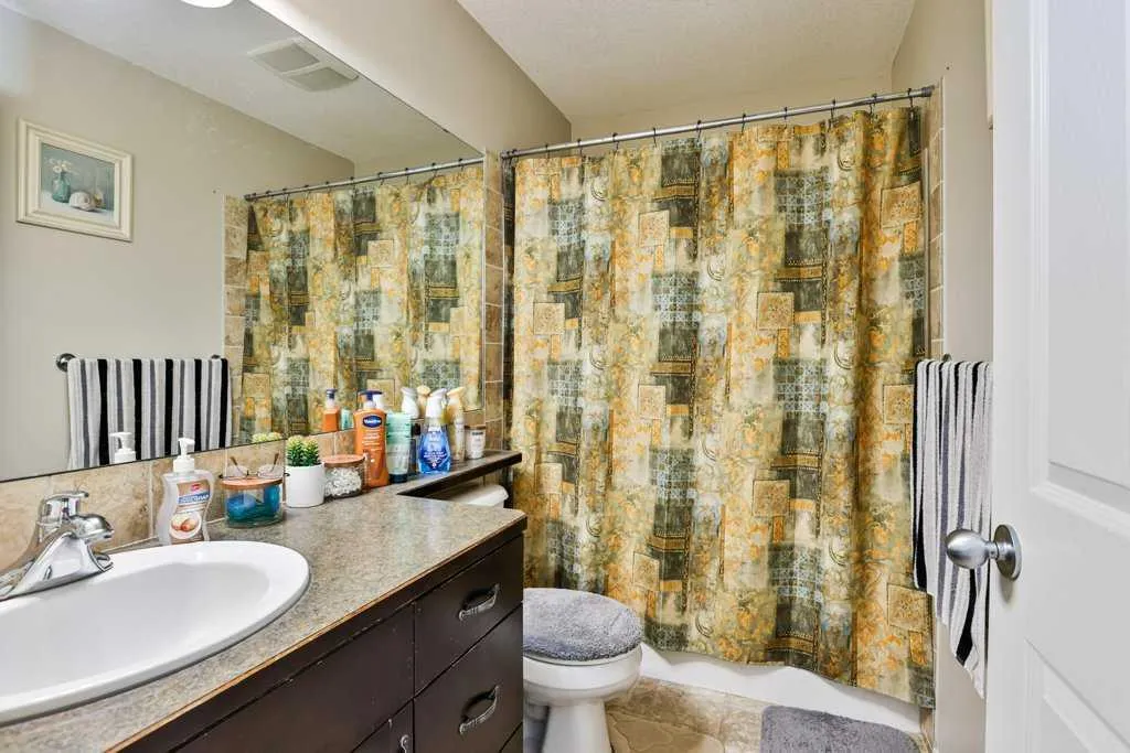334 Keystone Lane W Lethbridge AB T1J 4A1