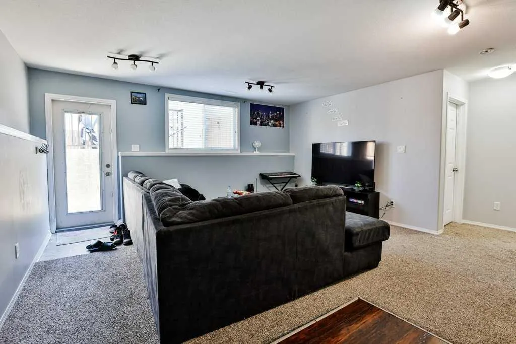 334 Keystone Lane W Lethbridge AB T1J 4A1
