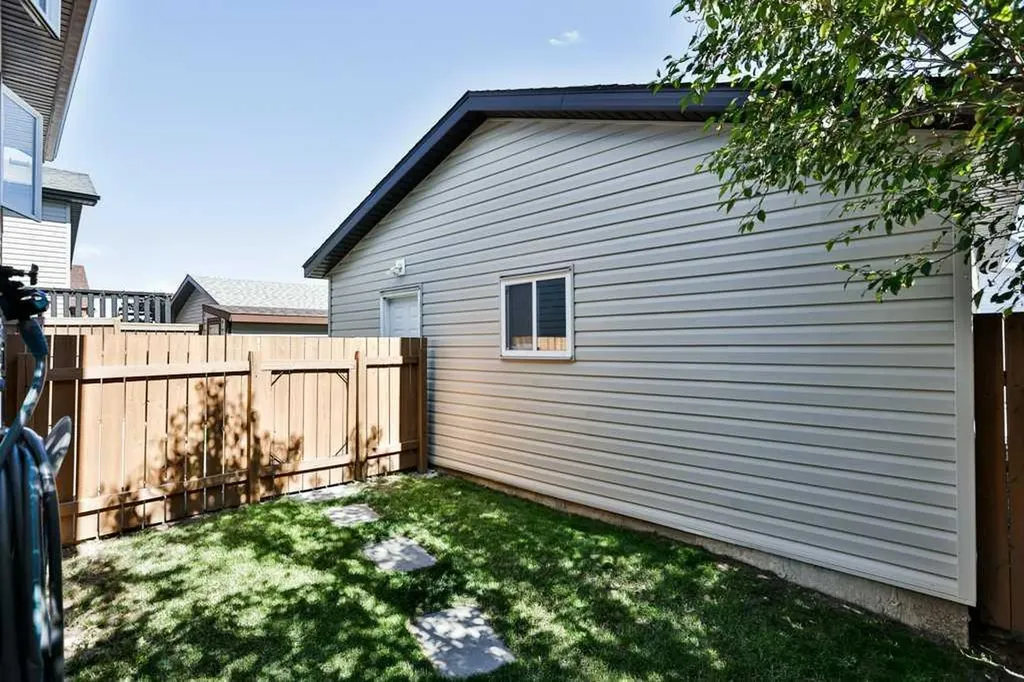 334 Keystone Lane W Lethbridge AB T1J 4A1