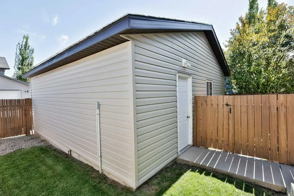 334 Keystone Lane W Lethbridge AB T1J 4A1