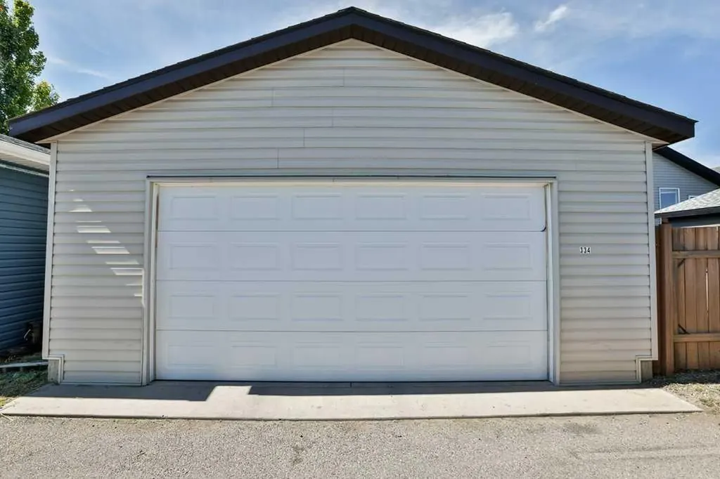 334 Keystone Lane W Lethbridge AB T1J 4A1