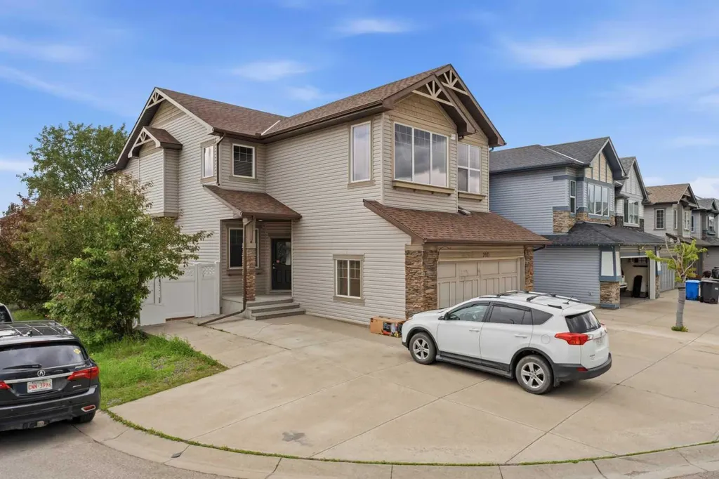 290 Valleyview Court SE Calgary AB T2B 0K7