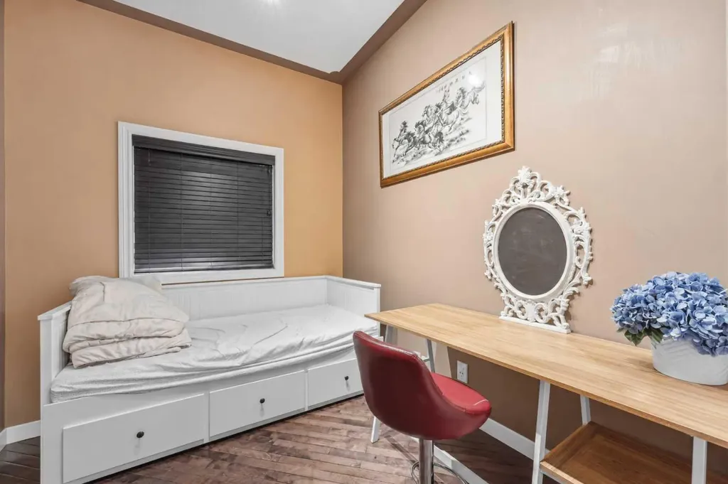 290 Valleyview Court SE Calgary AB T2B 0K7