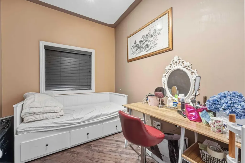 290 Valleyview Court SE Calgary AB T2B 0K7