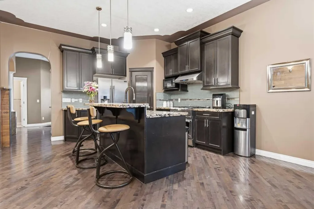 290 Valleyview Court SE Calgary AB T2B 0K7