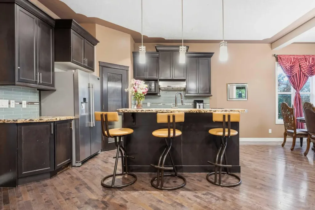 290 Valleyview Court SE Calgary AB T2B 0K7