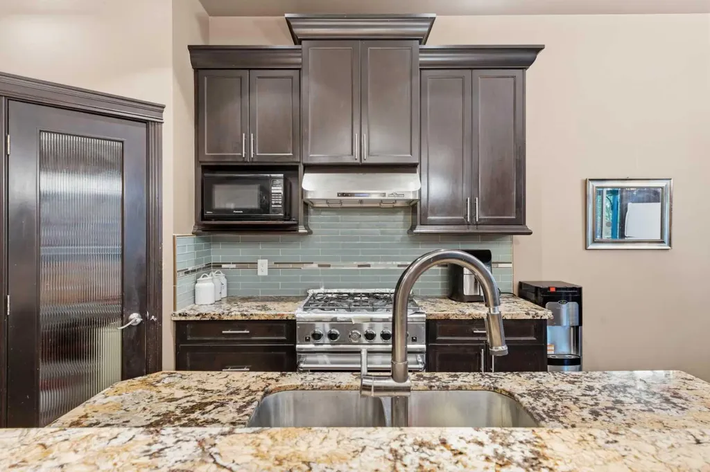 290 Valleyview Court SE Calgary AB T2B 0K7
