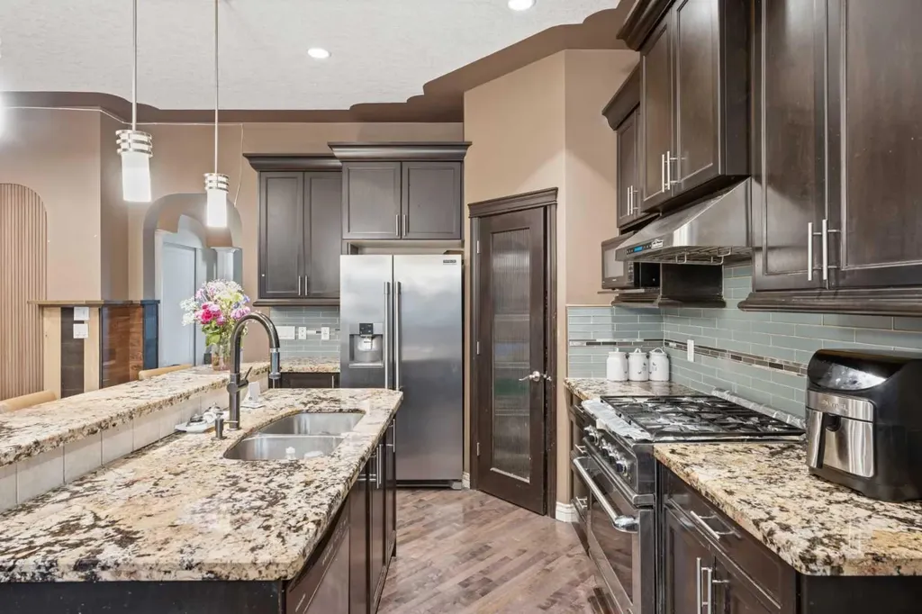 290 Valleyview Court SE Calgary AB T2B 0K7