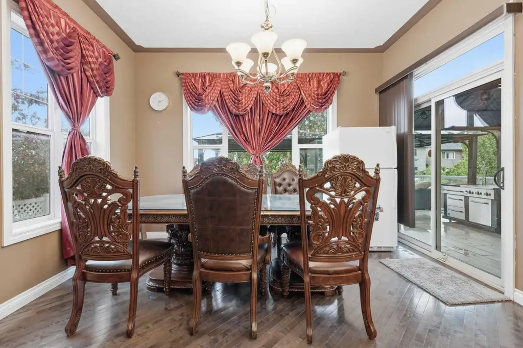 290 Valleyview Court SE Calgary AB T2B 0K7