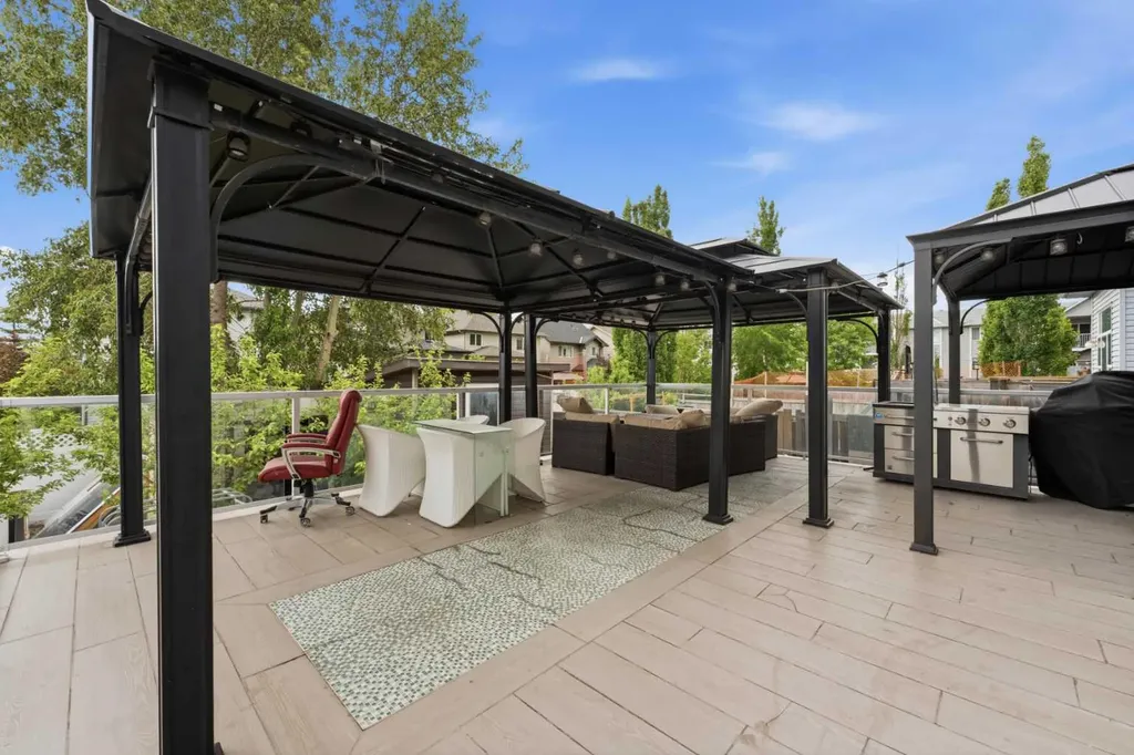 290 Valleyview Court SE Calgary AB T2B 0K7