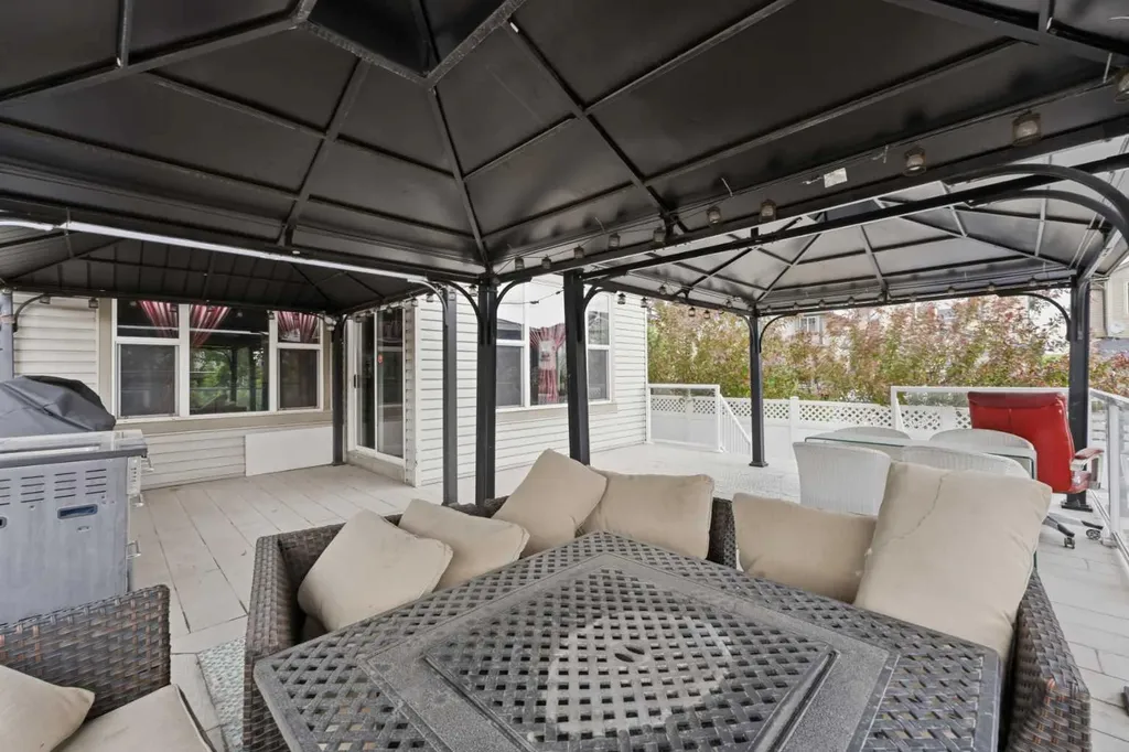 290 Valleyview Court SE Calgary AB T2B 0K7