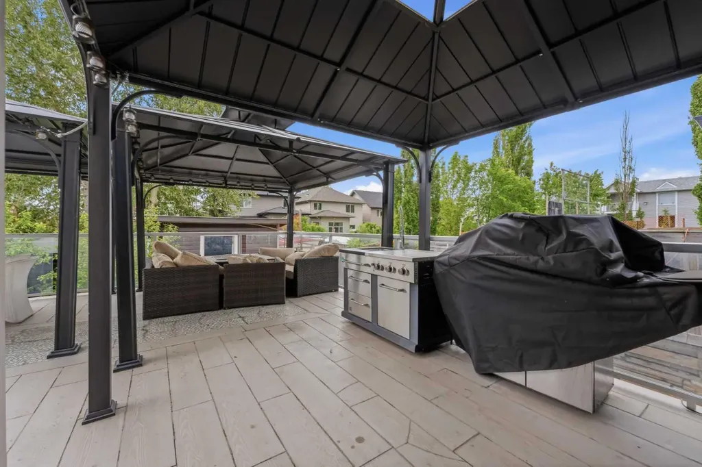 290 Valleyview Court SE Calgary AB T2B 0K7