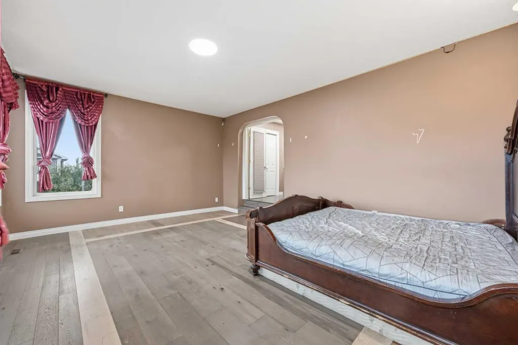 290 Valleyview Court SE Calgary AB T2B 0K7