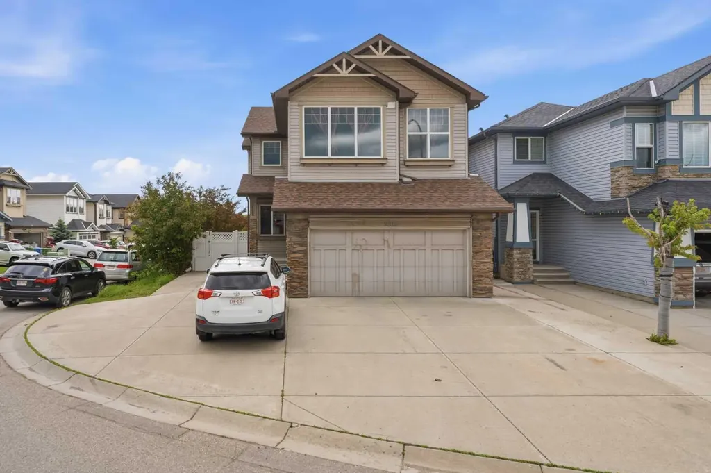 290 Valleyview Court SE Calgary AB T2B 0K7