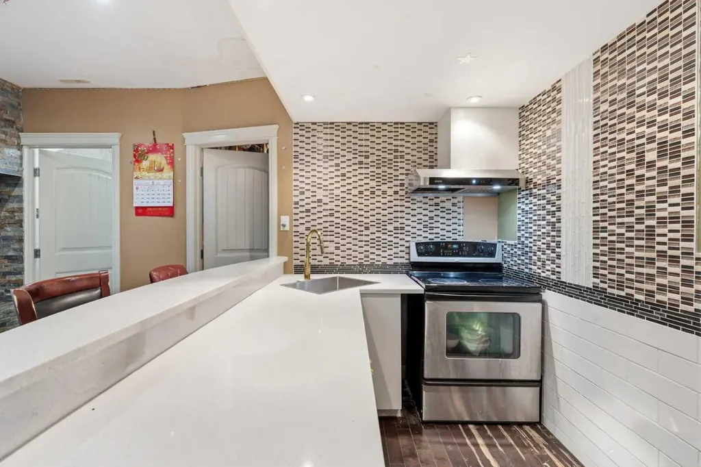 290 Valleyview Court SE Calgary AB T2B 0K7