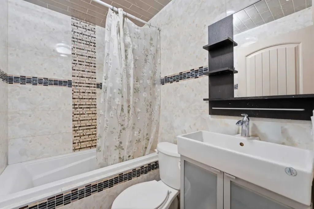 290 Valleyview Court SE Calgary AB T2B 0K7