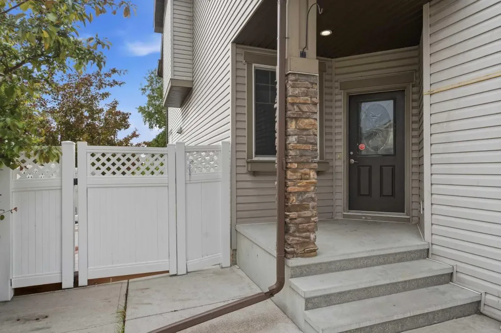 290 Valleyview Court SE Calgary AB T2B 0K7