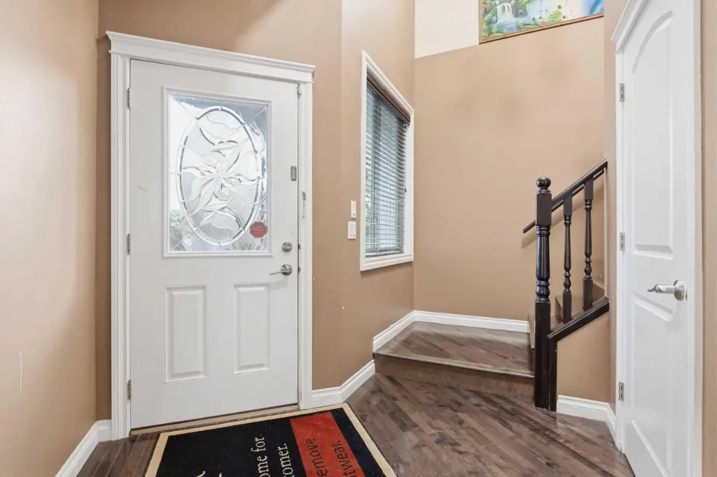 290 Valleyview Court SE Calgary AB T2B 0K7
