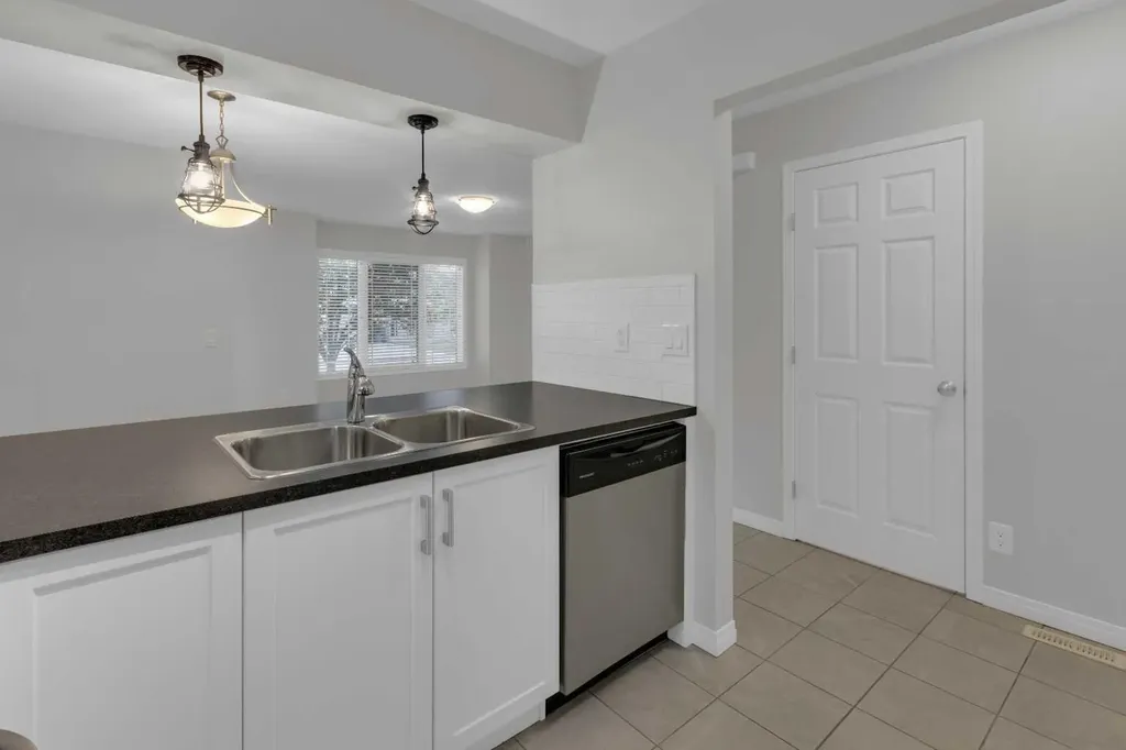 18 Windford Crescent SW Airdrie AB T4B 4A4
