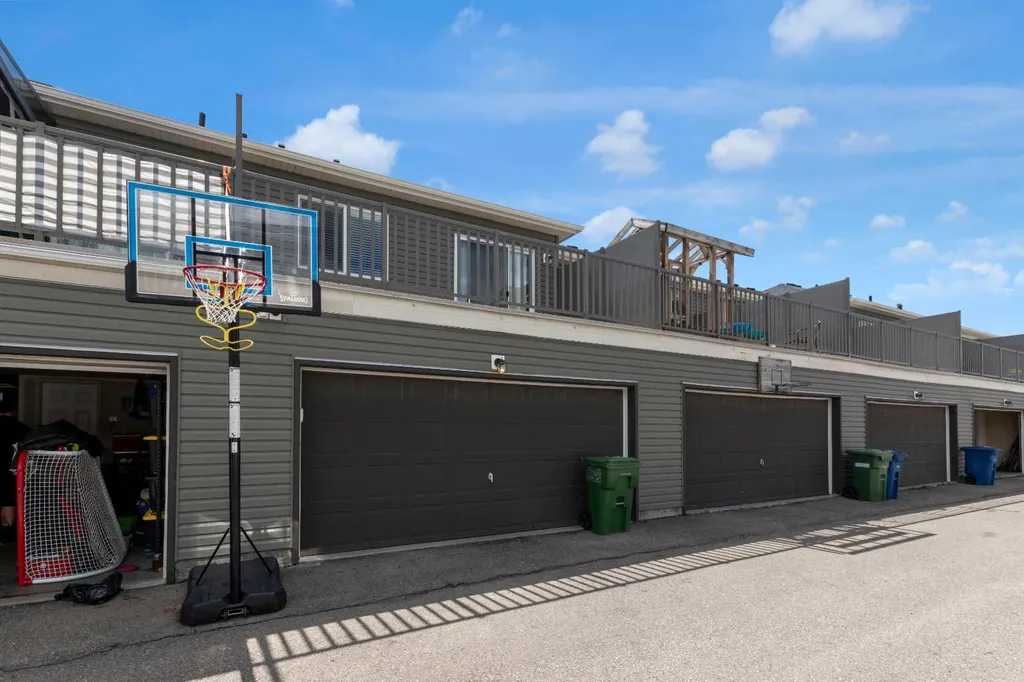 18 Windford Crescent SW Airdrie AB T4B 4A4