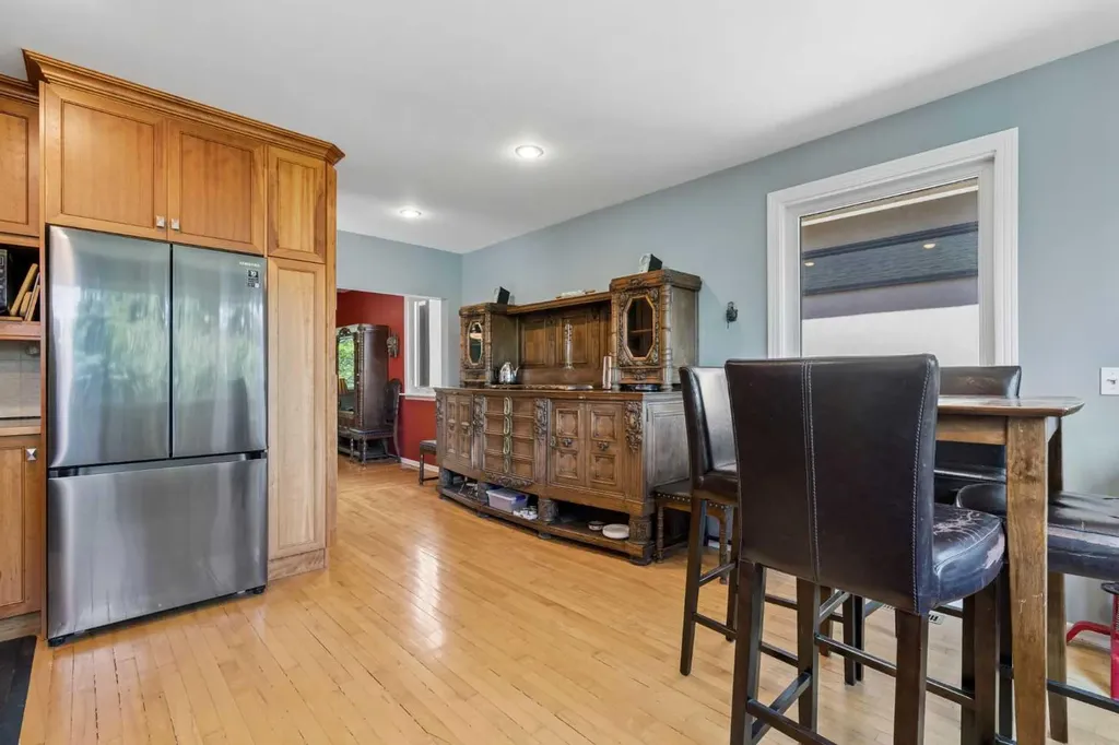 2216 26 Street SW Calgary AB T3E2A5