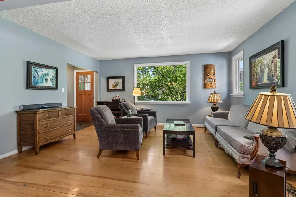 2216 26 Street SW Calgary AB T3E2A5