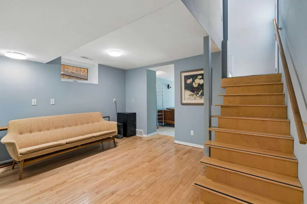 2216 26 Street SW Calgary AB T3E2A5
