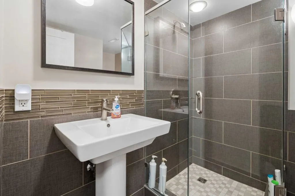 2216 26 Street SW Calgary AB T3E2A5
