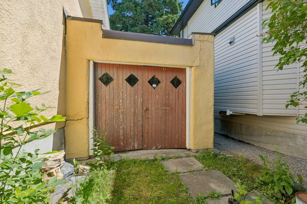 2216 26 Street SW Calgary AB T3E2A5