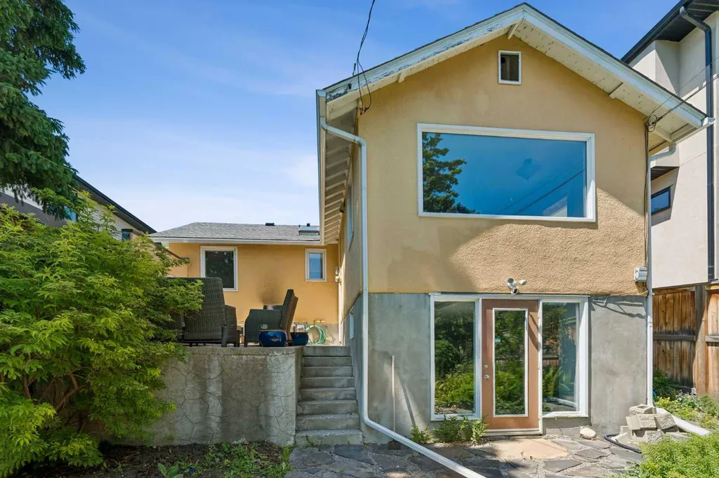 2216 26 Street SW Calgary AB T3E2A5
